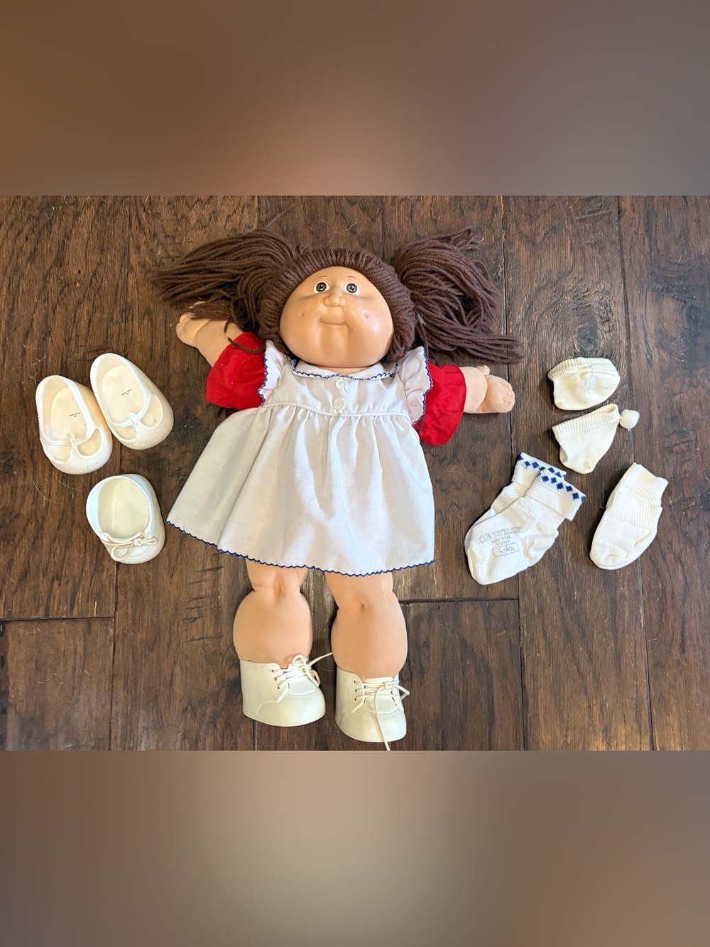 VTG 1983 Coleco Cabbage Patch Kid Girl Freckles Brown Hair/Eyes, shoes & socks